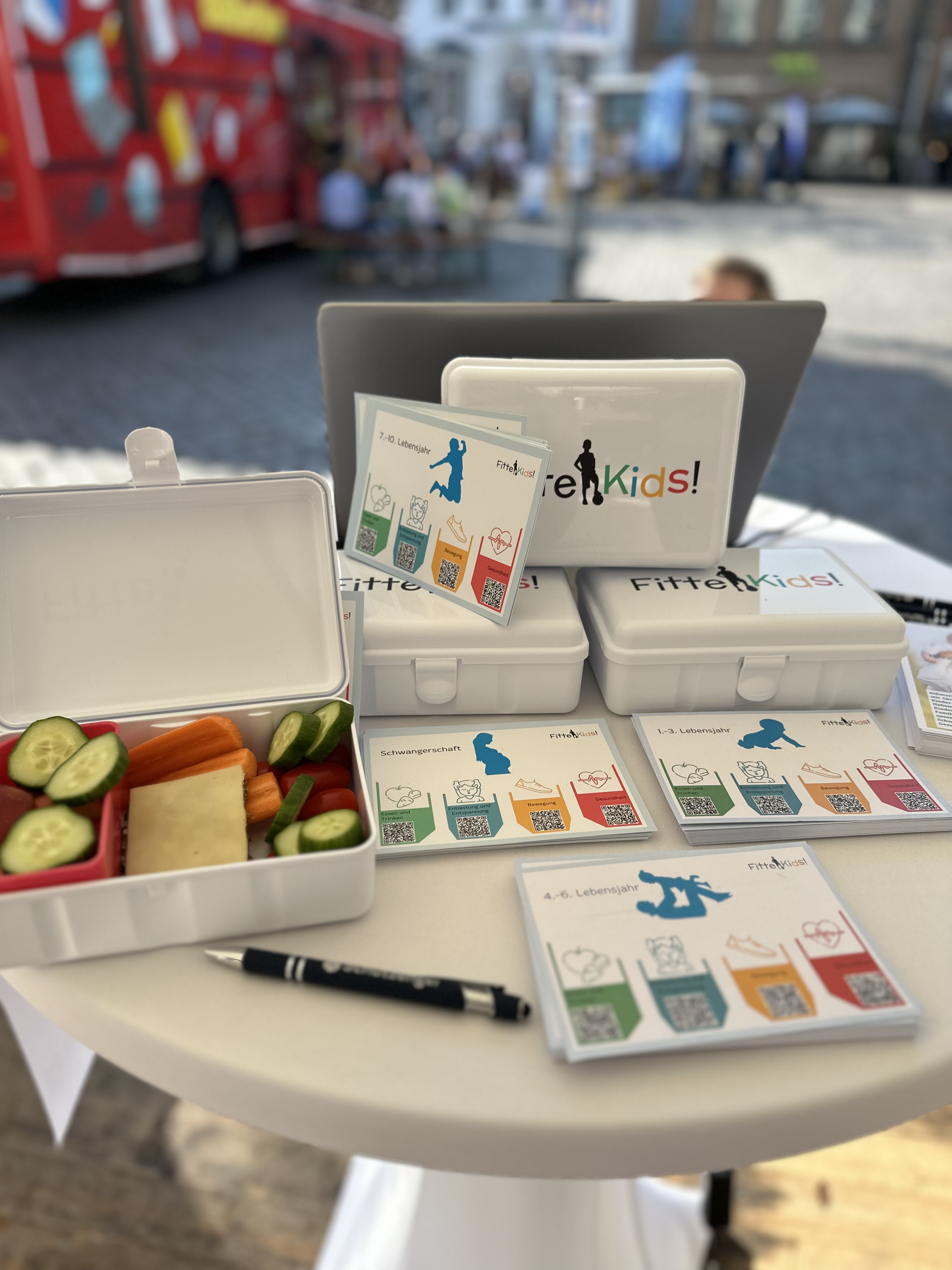 Fitte Kids Materialbox mit gesunden Snacks und Infokarten