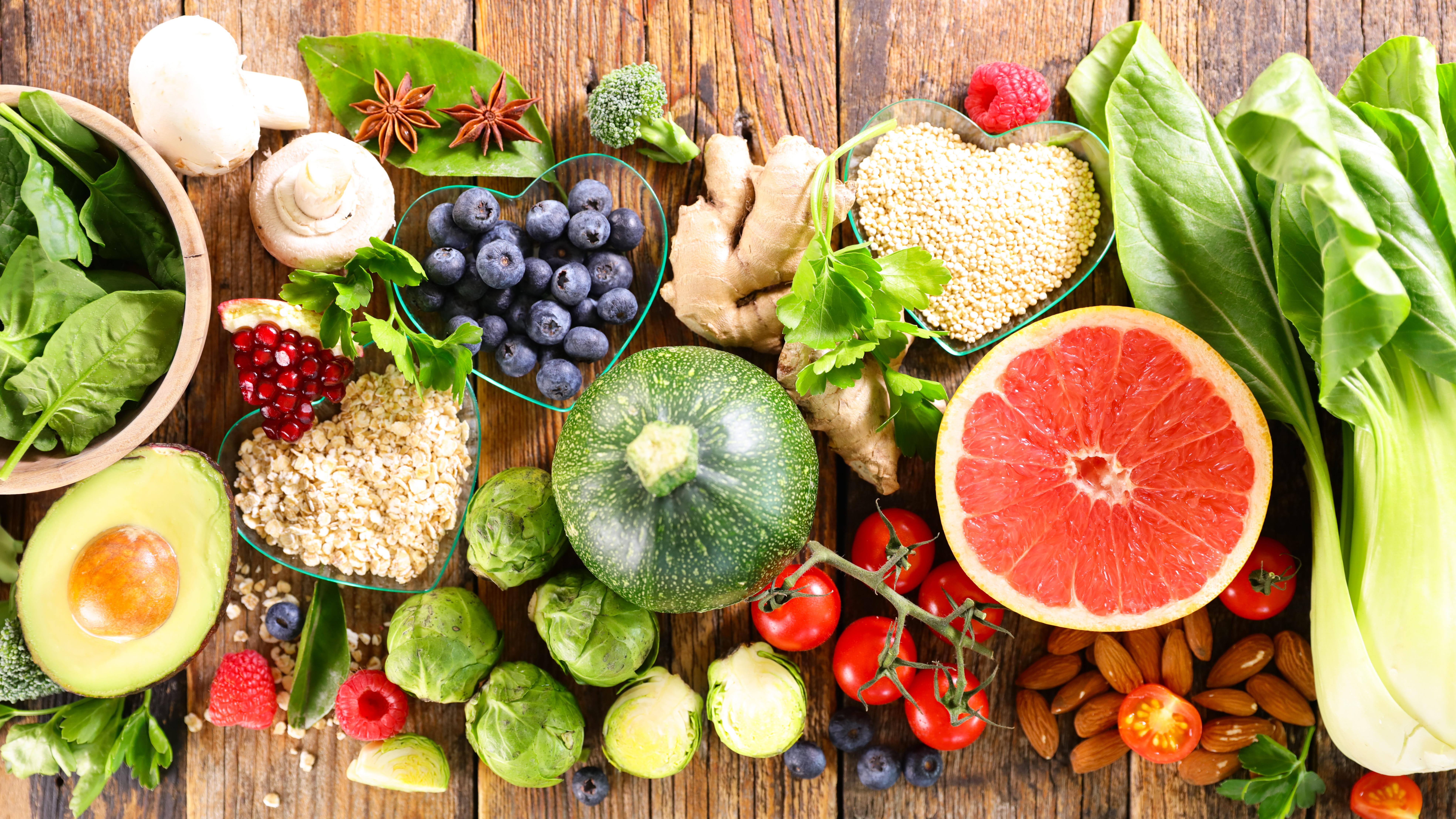 Buntes Obst und Gemüse für eine gesunde Familienernährung